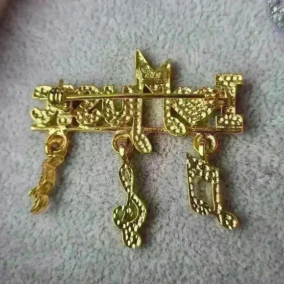 Vintage Gold-toned with black letter red heart Music note theme pin brooch - Picture 5 of 6